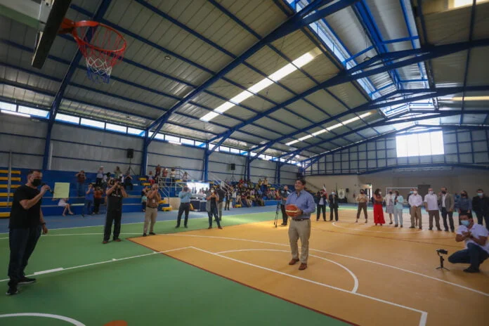 Visita al nuevo complejo deportivo del Liceo de Alajuelita_Presidente Carlos Alvarado_Foto Julieth Méndez_6- 5-2022-16