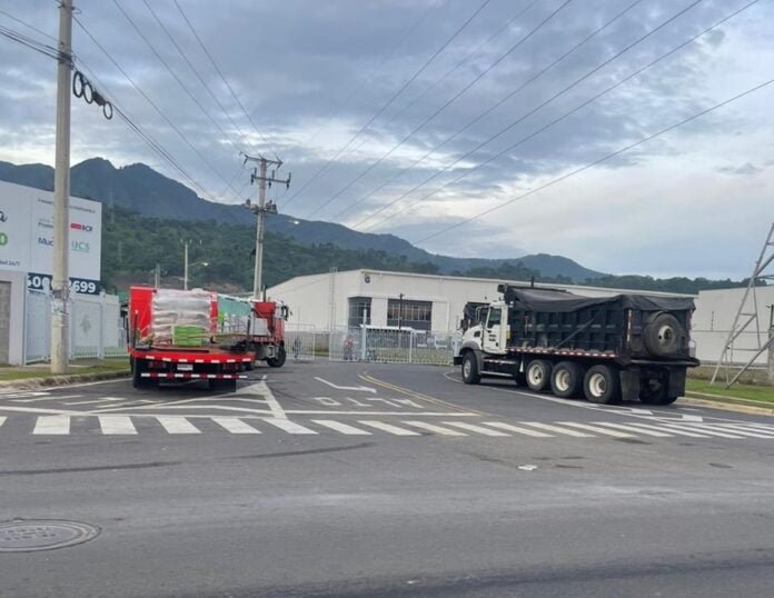 semaforo alajuelita pequeño mundo